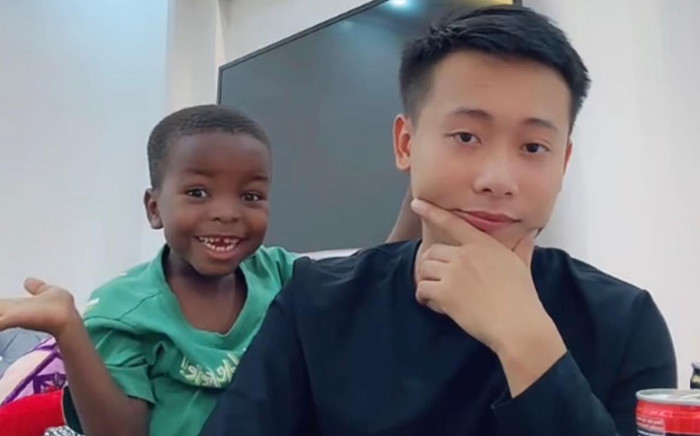 Lôi Con hóa 'cơ trưởng' tại Angola, lượt view khiến nhiều người 'choáng' Ảnh 2