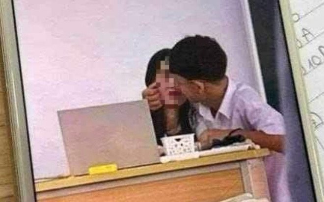 Tạm đình chỉ công tác cô giáo thân mật với học sinh 2k9 trong lớp học Ảnh 2