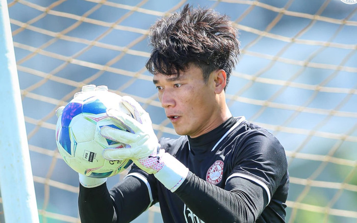 '100 điểm' cho thủ môn Bùi Tiến Dũng khi bắt bóng như siêu nhân Ảnh 2