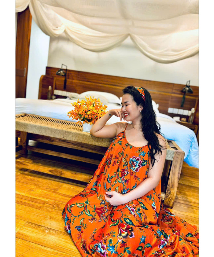 Nhan sắc mẹ bầu ngày càng nhuận sắc.