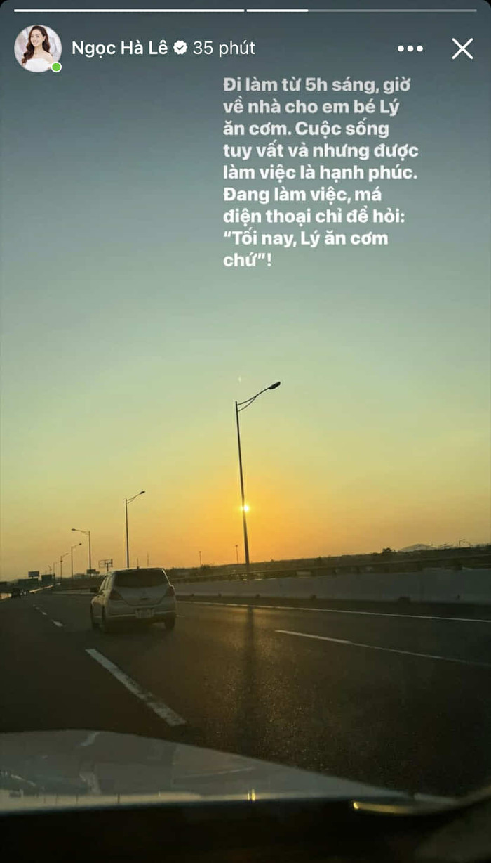 Vợ NSND Công Lý tất bật đi làm từ sáng sớm đến đêm muộn. Ảnh: Chụp màn hình