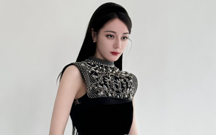 Địch Lệ Nhiệt Ba thất thế: Trong nước kém Dương Tử, quốc tế thua Jisoo Ảnh 2