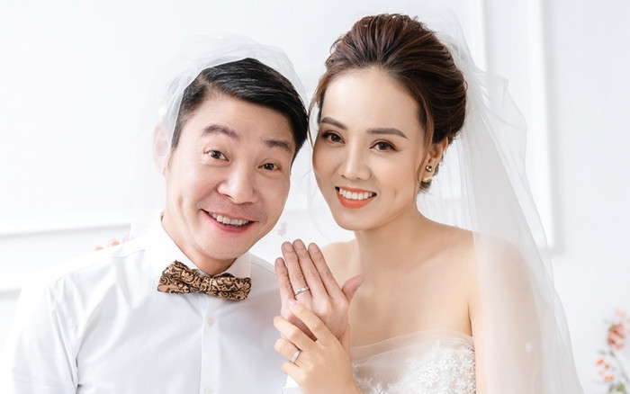 NSND Công Lý và vợ kém 15 tuổi công khai 'tay trong tay' hậu tin đồn ly hôn Ảnh 2