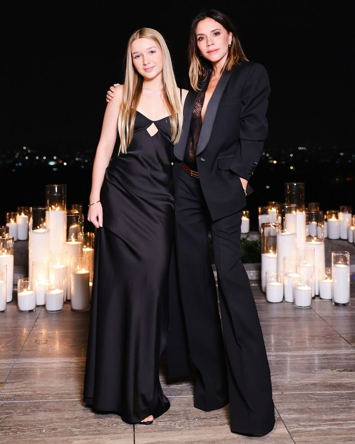 Con gái David Beckham luôn nổi bật nhờ những lựa chọn thời trang tinh tế, đặc biệt là đầm hai dây.