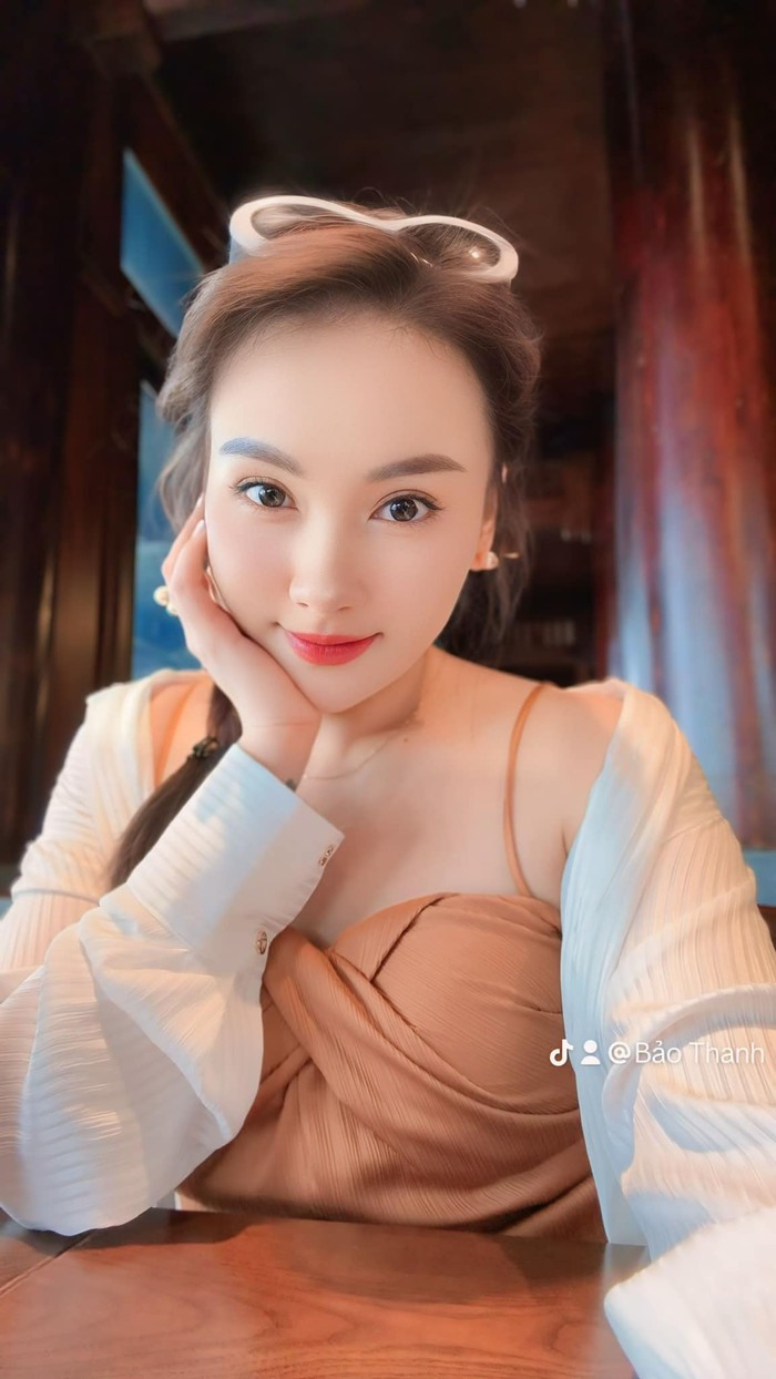 Nhan sắc của mẹ 2 con ngày càng mặn mà.