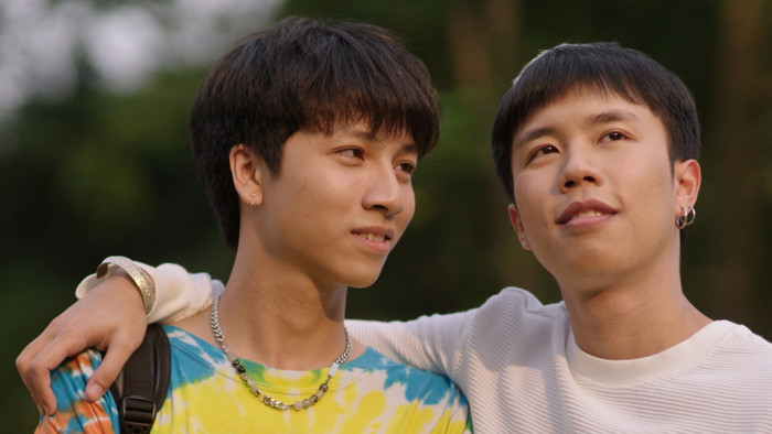 Đi Giữa Trời Rực Rỡ khép lại phần 1 với sự gượng gạo, lãng xẹt.