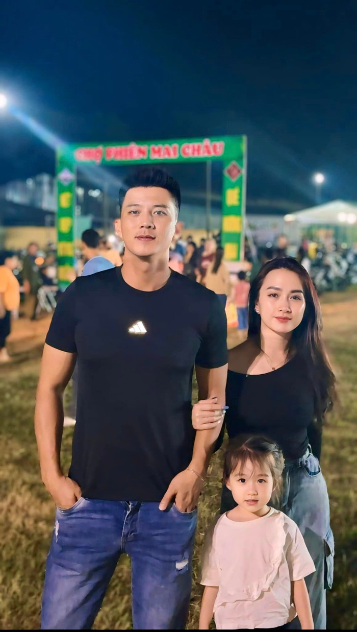 2 bức ảnh được Hà Việt Dũng chia sẻ nhân kỷ niệm 6 năm lập gia đình.