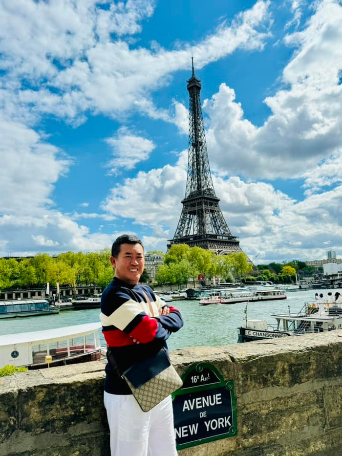 Ngoài hoạt động nghệ thuật, nam diễn viên dành nhiều thời gian để du lịch, tận hưởng cuộc sống.