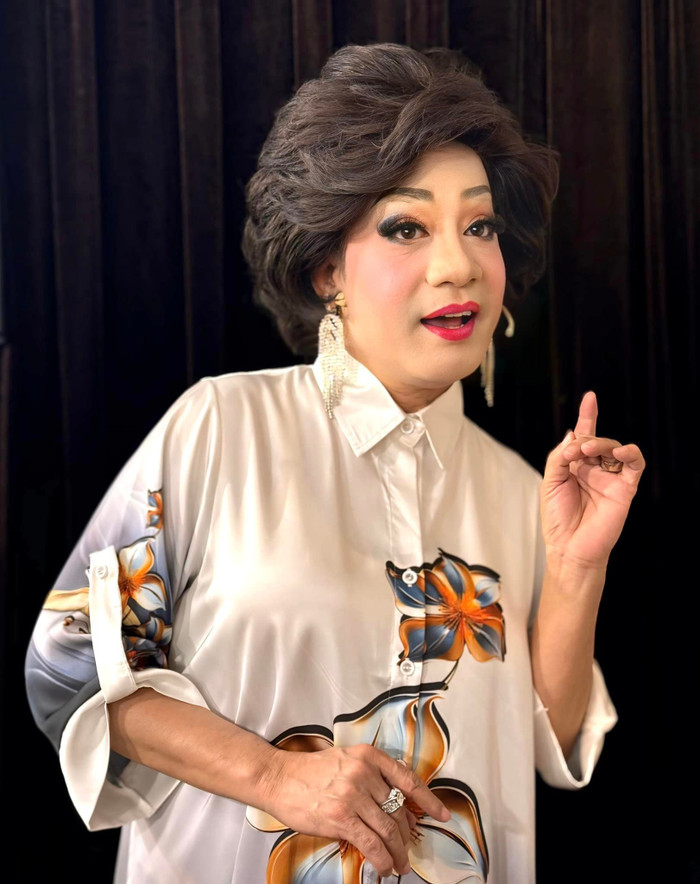 Hiện Minh Nhí đang hoạt động tích cực ở sân khấu kịch của Việt Hương.