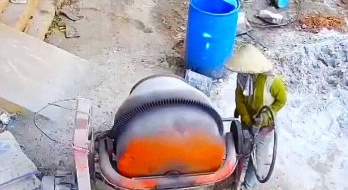 Người phụ nữ bị điện giật tử vong thương tâm trong lúc trộn bê tông.