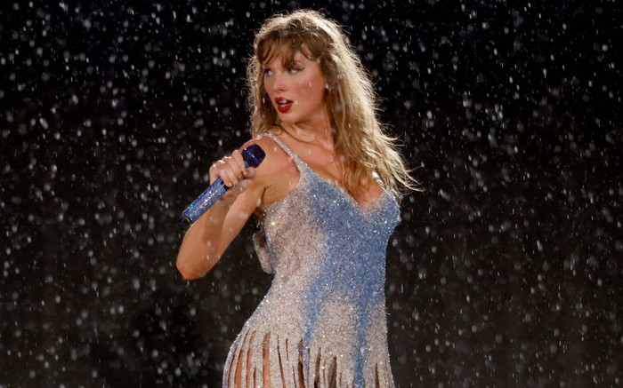 Taylor Swift gặp sự cố trên sân khấu, liền được nhân vật này đến 'cứu nguy' Ảnh 2