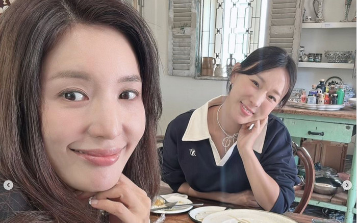 Hai nữ ca sĩ từng gây chấn động showbiz khi đánh nhau trong thang máy, hội ngộ sau 15 năm Ảnh 2