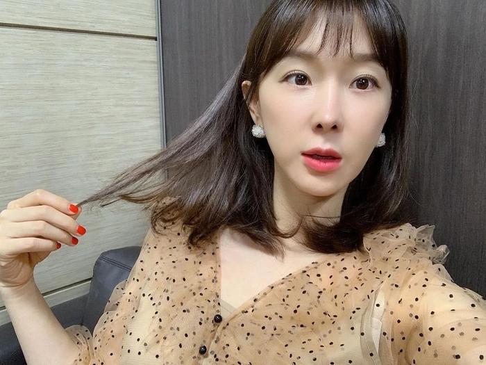 Lee Ji Hee tiếp tục phát triển sự nghiệp cá nhân sau khi nhóm nhạc tam rã.&nbsp;