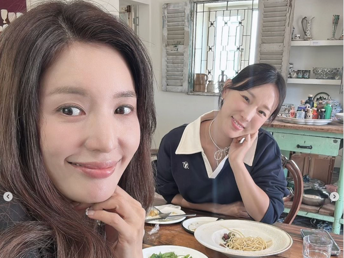 Hai nữ ca sĩ từng gây chấn động showbiz khi đánh nhau trong thang máy, hội ngộ sau 15 năm Ảnh 3