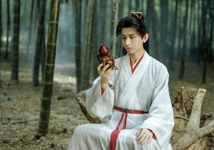 Thành Nghị ăn nên làm ra nhờ siêu phẩm cổ trang Liên Hoa Lâu, lên sóng năm 2023. 