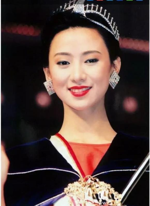 Ông Hồng đăng quang Hoa hậu châu Á 1989.