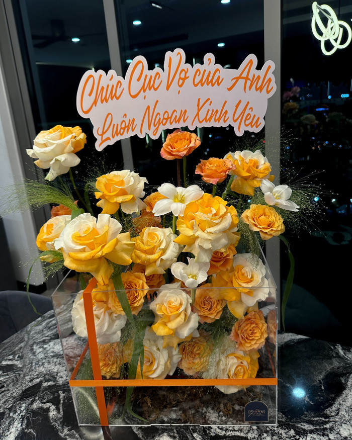 Puka vui mừng vì được Gin Tuấn Kiệt tặng hoa trong dịp 20/10. Ảnh: Instagram puka_nguyen