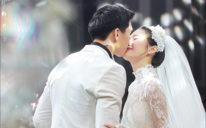 Vợ Đoàn Văn Hậu 'xả kho' ảnh với chồng nhân dịp 1 năm về chung một nhà Ảnh 2