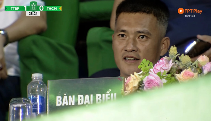 Cựu tiền đạo Lê Công Vinh mang đến bất ngờ cho người hâm mộ vào cuối tuần qua.