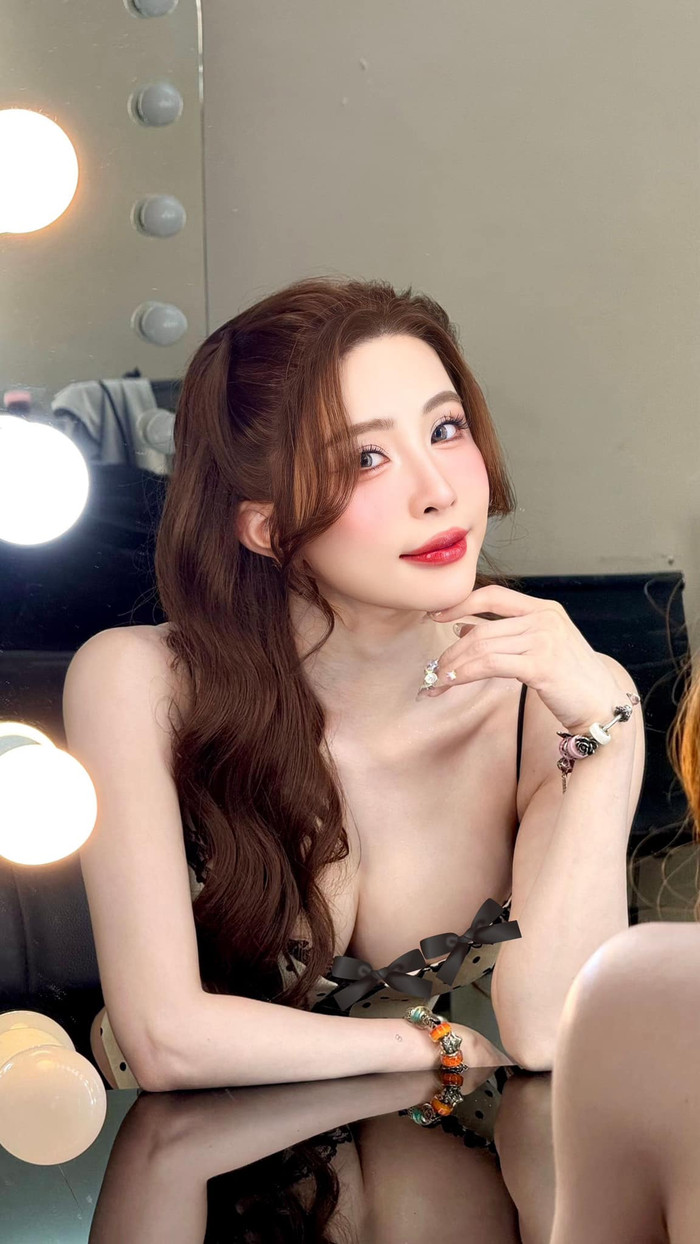 Quỳnh Nga khoe vẻ ngoài nóng bỏng, dân tình không thể rời mắt Ảnh 2