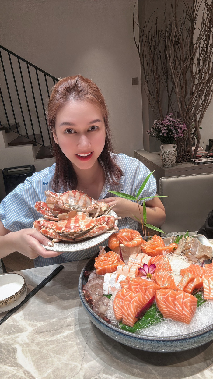 Hương Giang có ngày 20/10 hạnh phúc bên bạn trai. 