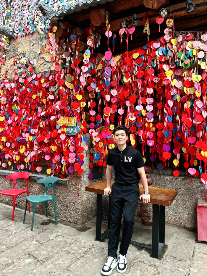 Anh chồng Đỗ Mỹ Linh bị nghi có tình yêu mới sau màn 'thả thính' ngọt lịm.