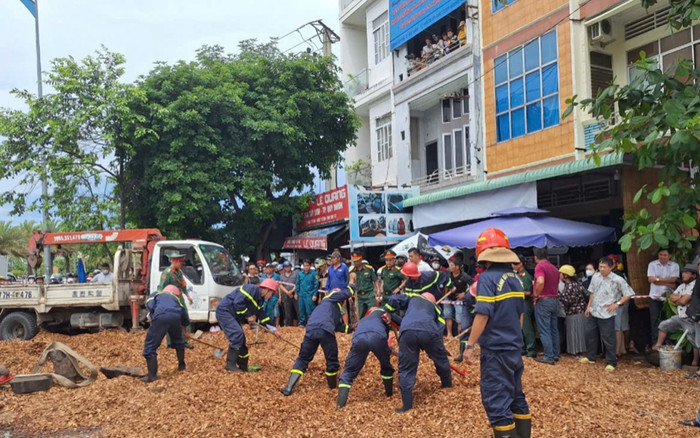 Cha mẹ 2 học sinh bị xe chở dăm gỗ đè tử vong: 'Dậy đi con ơi, con nói đi chơi rồi về mà' Ảnh 2
