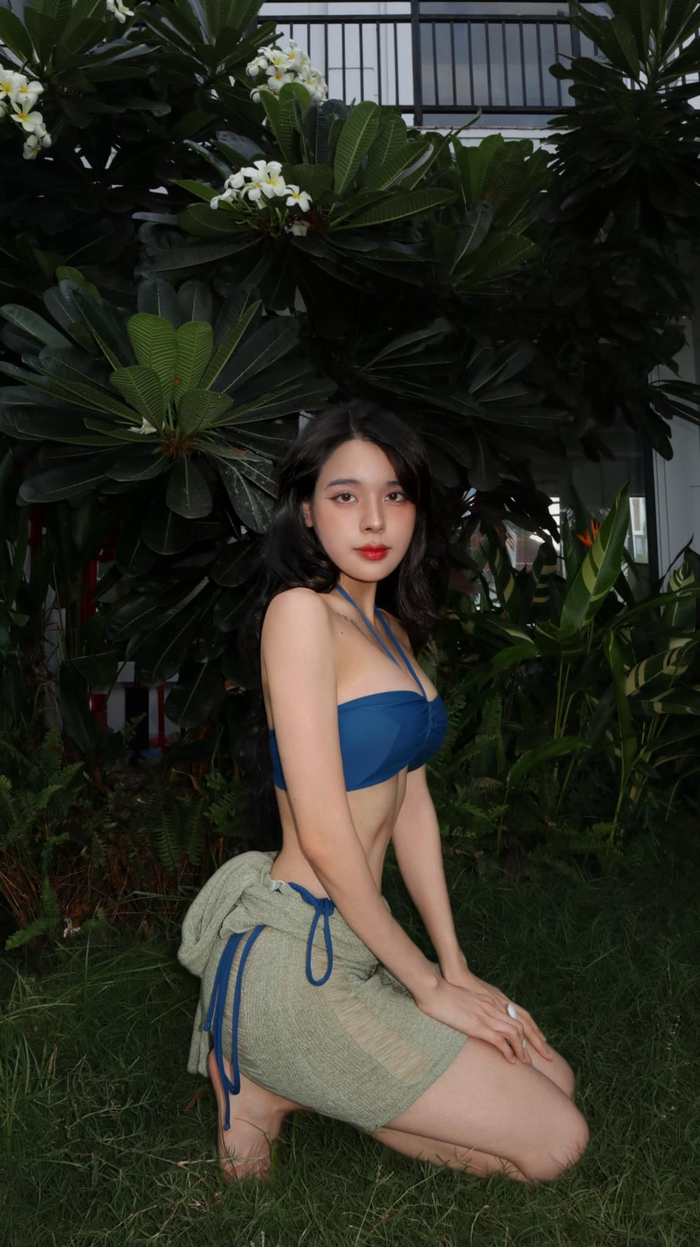 Trên trang cá nhân, Bích Hạnh và Vũ Văn Thanh không công khai mối quan hệ. Song, nam cầu thủ vẫn theo dõi bạn gái.