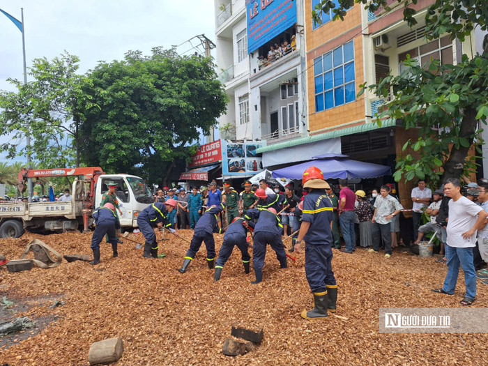 Hiện trường vụ tai nạn thương tâm khiến 3 người tử vong. Ảnh: Người đưa tin