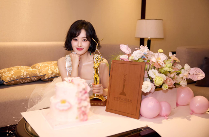 Triệu Lệ Dĩnh giành giải Thị hậu Kim Ưng lần thứ 32