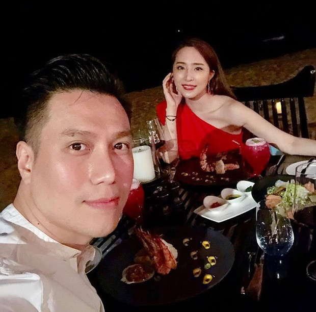 Vốn chơi thân ngoài đời lại đang độc thân nên Quỳnh Nga và Việt Anh nhiều lần bị nghi hẹn hò.