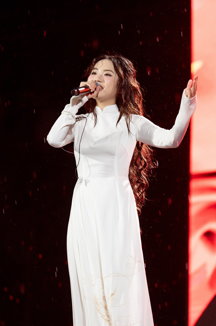 Vì sao gần 10 nghìn người đội mưa xem Phương Mỹ Chi hát? Ảnh 5