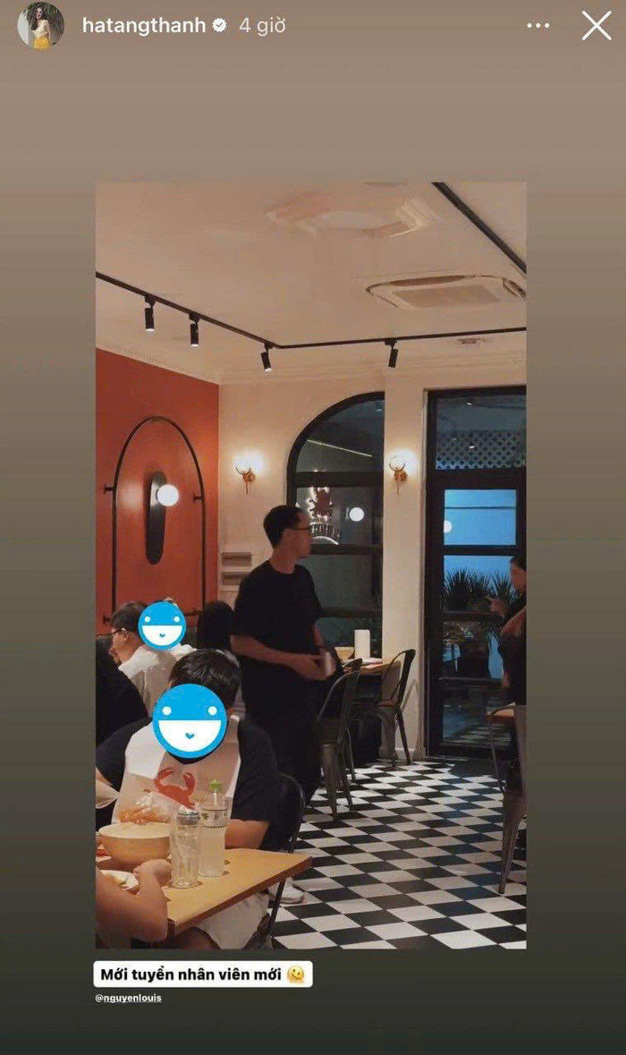 Thiếu gia họ Nguyễn ăn mặc giản dị vào vai nhân viên chạy bàn.