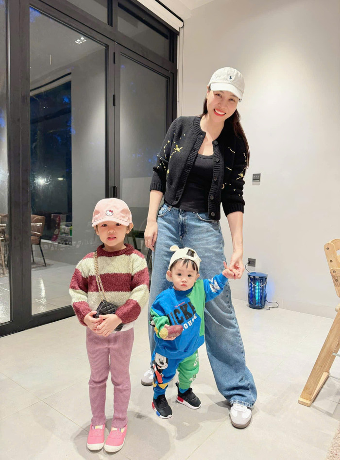 Mẹ 2 con Đàm Thu Trang ngày càng nhuận sắc.