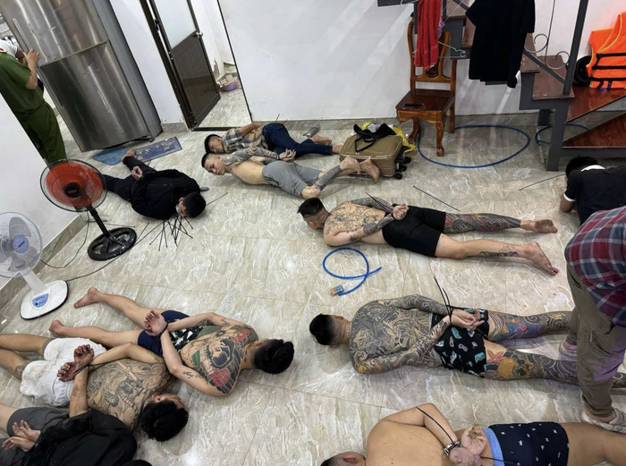 Công an ập vào biệt thự bắt giữ Ngô Trọng Ân cùng với 15 đối tượng khác.