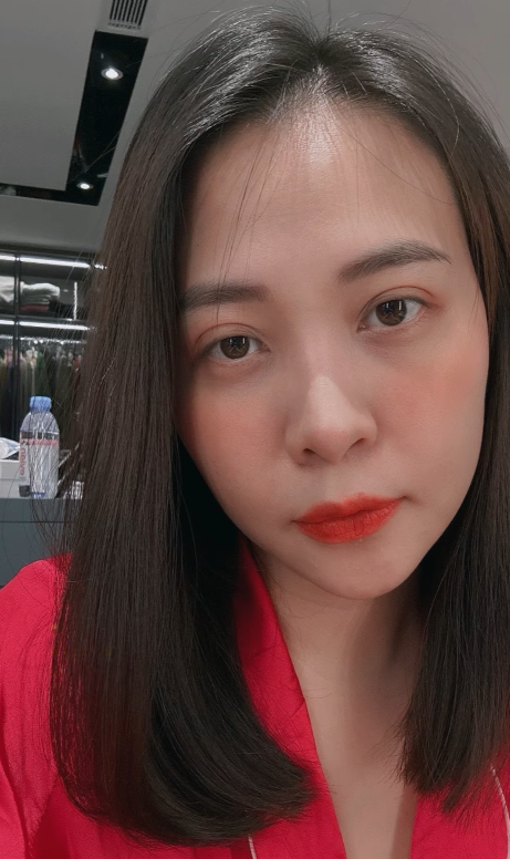 Đàm Thu Trang cắt bỏ mái tóc dài thướt tha sau 3 tháng ở ẩn.