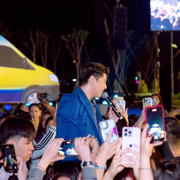 'Cái kết' của Noo Phước Thịnh khi chỉa micro nhờ khán giả hát Ảnh 1