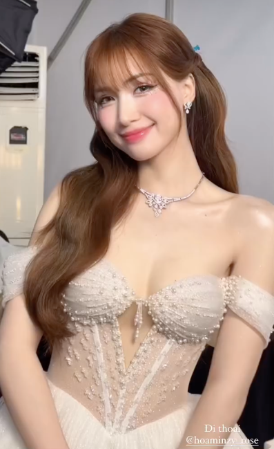 Hòa Minzy khoe visual 'xinh như công chúa', nhận được nhiều lời khen ngợi. 