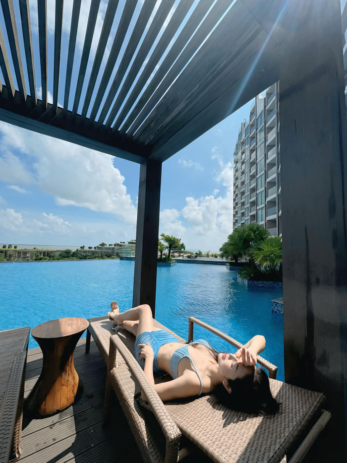 Bà mẹ 4 con khiến chị em phải trầm trồ trước body của mình. 