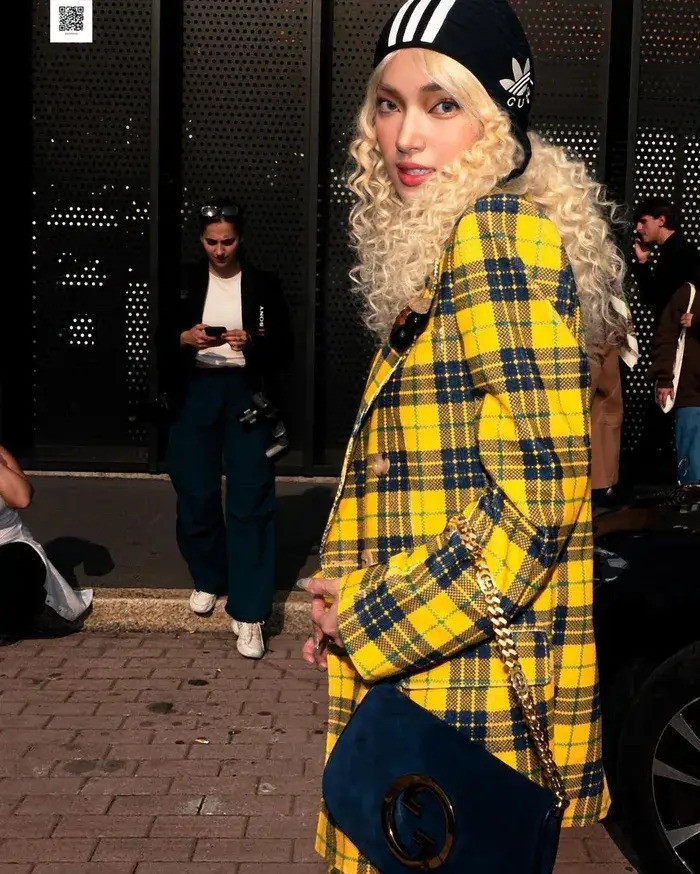 Nhiều sao Việt cũng ứng dụng họa tiết kẻ ô vuông.