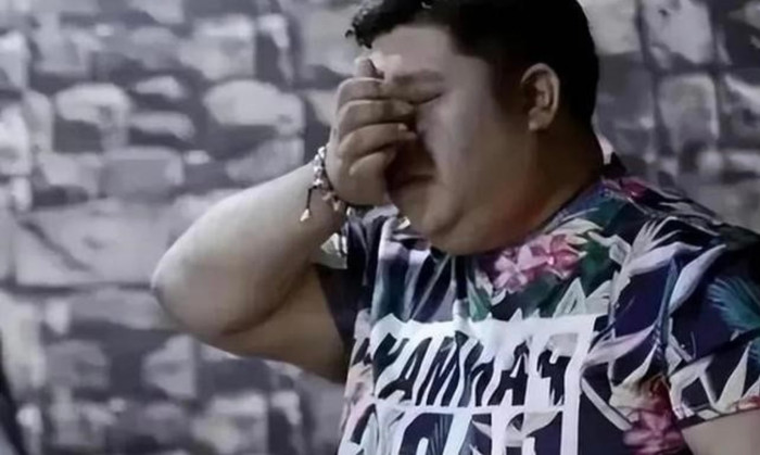 Chỉ sau một đêm thành tỷ phú, 7 năm sau lại nghèo hơn cả khi chưa có tiền.