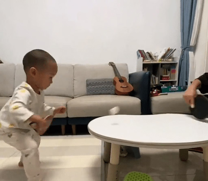 Cậu bé 3 tuổi được gọi là 'thần đồng bóng bàn', dự đoán trở thành nhà vô địch tương lai Ảnh 1