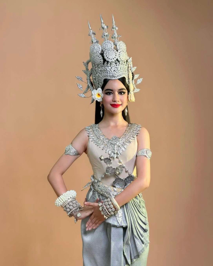 Tiểu công chúa Campuchia: Thành viên hoàng gia hoạt động trong showbiz, nhan sắc và học vấn đỉnh cao Ảnh 3