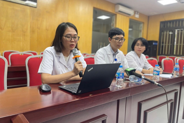 Bác sĩ Ái Vân chia sẻ về rối loạn cảm xúc lưỡng cực. (Ảnh Ngọc Minh)