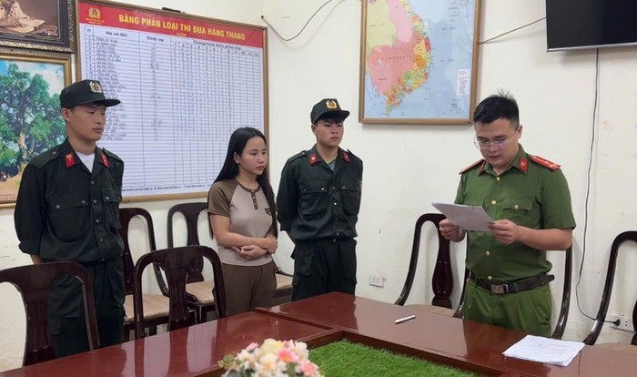 Đối tượng Hoàng Thị Thương tại cơ quan công an. Ảnh: Báo Bắc Kạn.