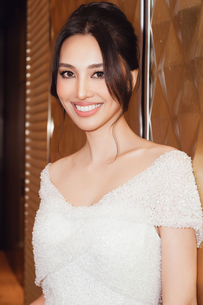 Cựu siêu mẫu Huỳnh Thanh Tuyền nở nụ cười rạng rỡ tại họp báo giới thiệu chương trình Bước nhảy hoàn vũ