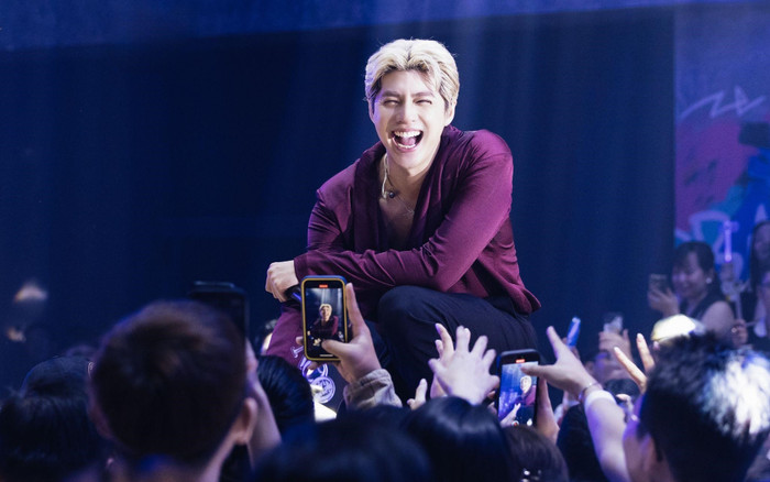 Một khán giả đi xe lăn đến xem Noo Phước Thịnh hát, nam ca sĩ nói gì? Ảnh 2