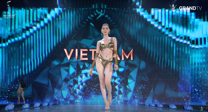 Hoa hậu Quế Anh xuất hiện với tạo hình cá tính, truyền tải đúng năng lượng của phần thi áo tắm.