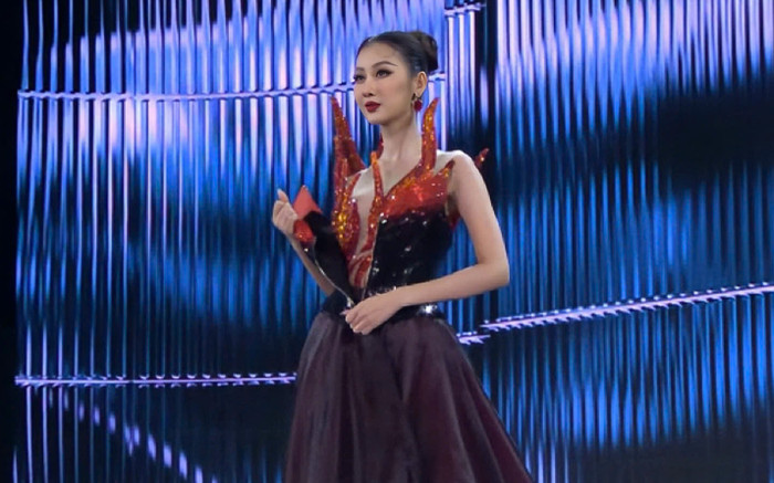 Hoa hậu Quế Anh 'lột đồ' trong phần trình diễn Evening Gown Ảnh 2