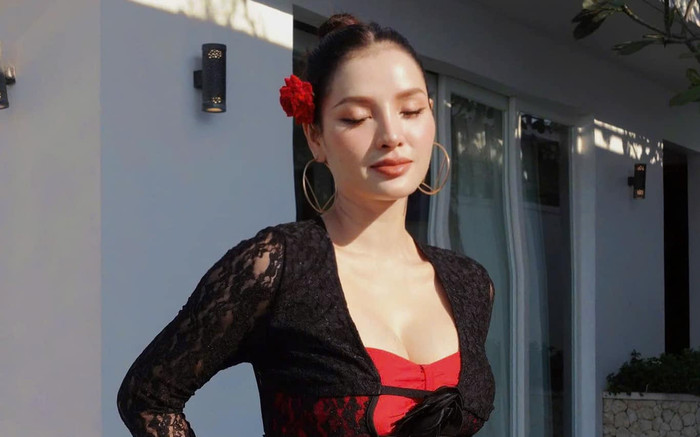 Phương Trinh Jolie khoe bầu 'nét căng' với thời trang đi biển nóng bỏng Ảnh 2